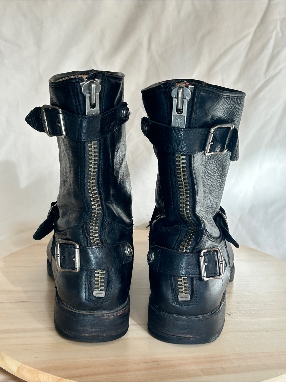 Frye Women’s Veronica Black Leather Short Biker Boots Zip Buckle US 10 - Picture 4 of 10